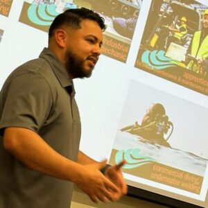 Jose Hernandez Speaks to Group