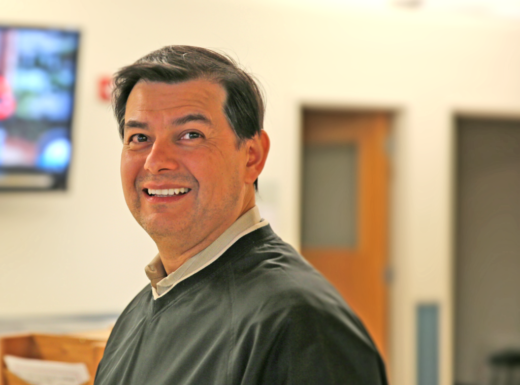 Dr. Alberto Flores headshot
