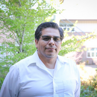 Oscar Juarez headshot